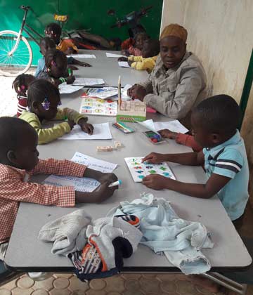 o	Faciliter l’accès à l’école aux enfants  défavorisés