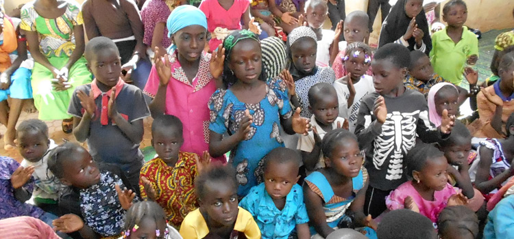 o	Faciliter l’accès à l’école aux enfants  défavorisés